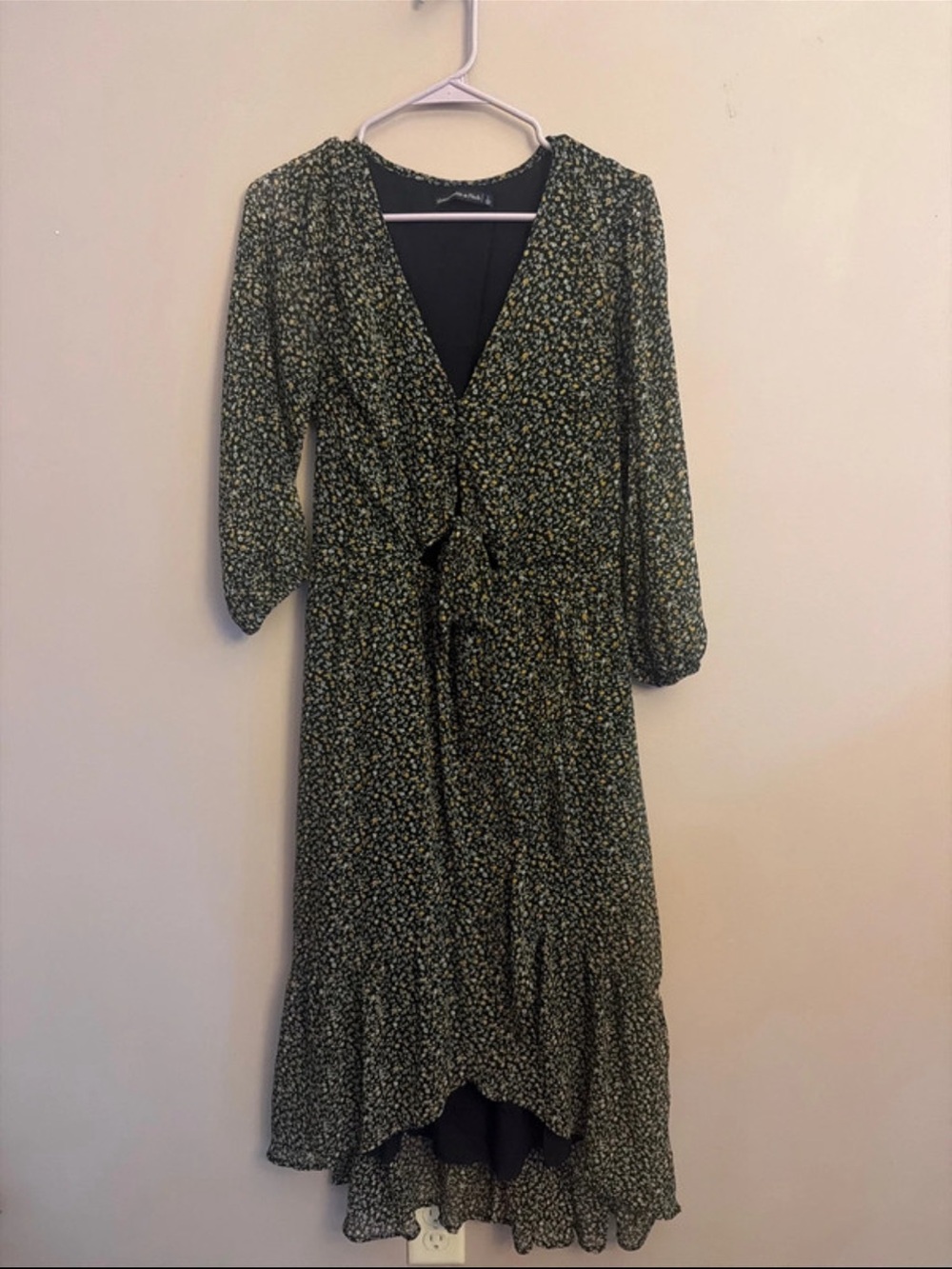 Floral Tie-Waist V-Neck Maxi Dress - Black